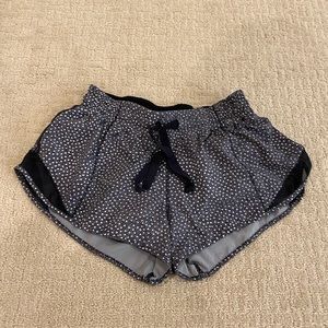 Hotty Hot Short. Size 4. 2.5”